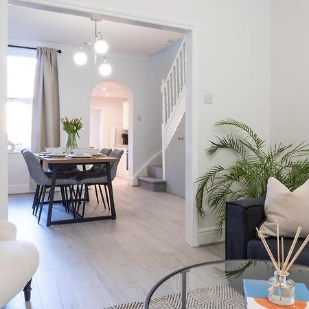 Southview Stays - Three Bedroom House Chester Bagian luar foto
