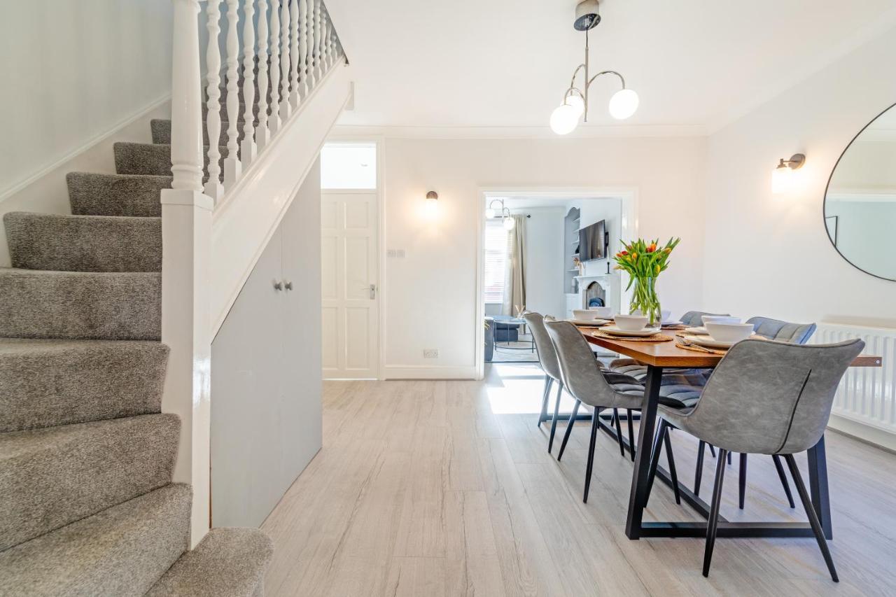 Southview Stays - Three Bedroom House Chester Bagian luar foto