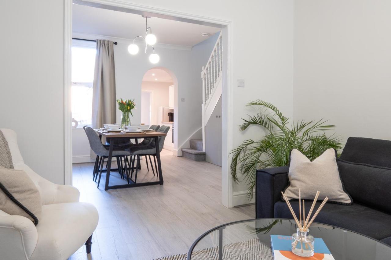 Southview Stays - Three Bedroom House Chester Bagian luar foto