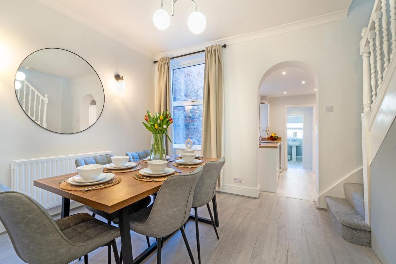 Southview Stays - Three Bedroom House Chester Bagian luar foto