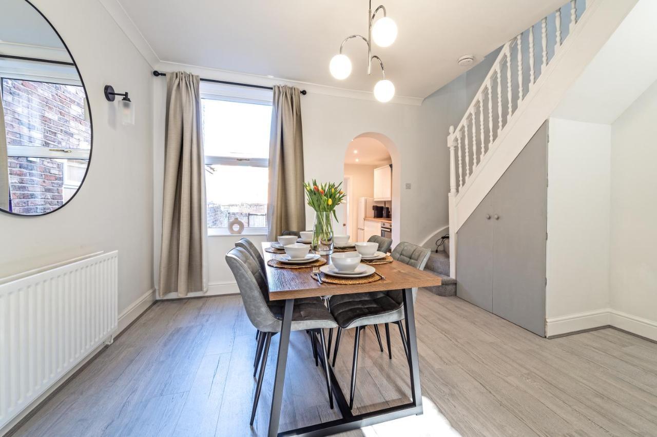 Southview Stays - Three Bedroom House Chester Bagian luar foto